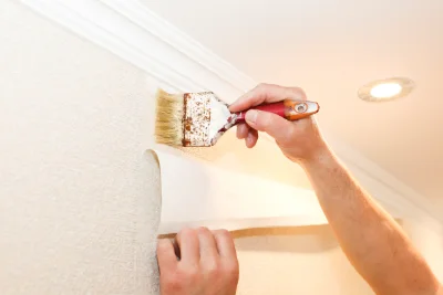 Pose de papier peint à Clohars-Carnoët — revêtements muraux et toiles de verre